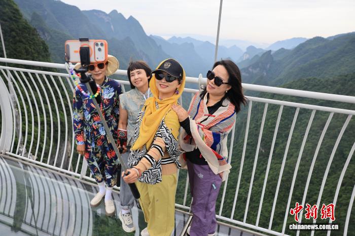深度解析：洞悉足球赛场战术奥秘 - 天天盈球